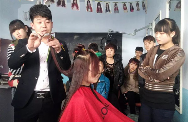 學(xué)美容美發(fā)就到德州新世紀(jì)