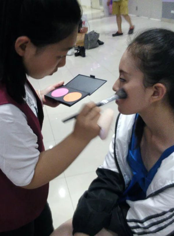 美容學(xué)員現(xiàn)場(chǎng)實(shí)戰(zhàn)